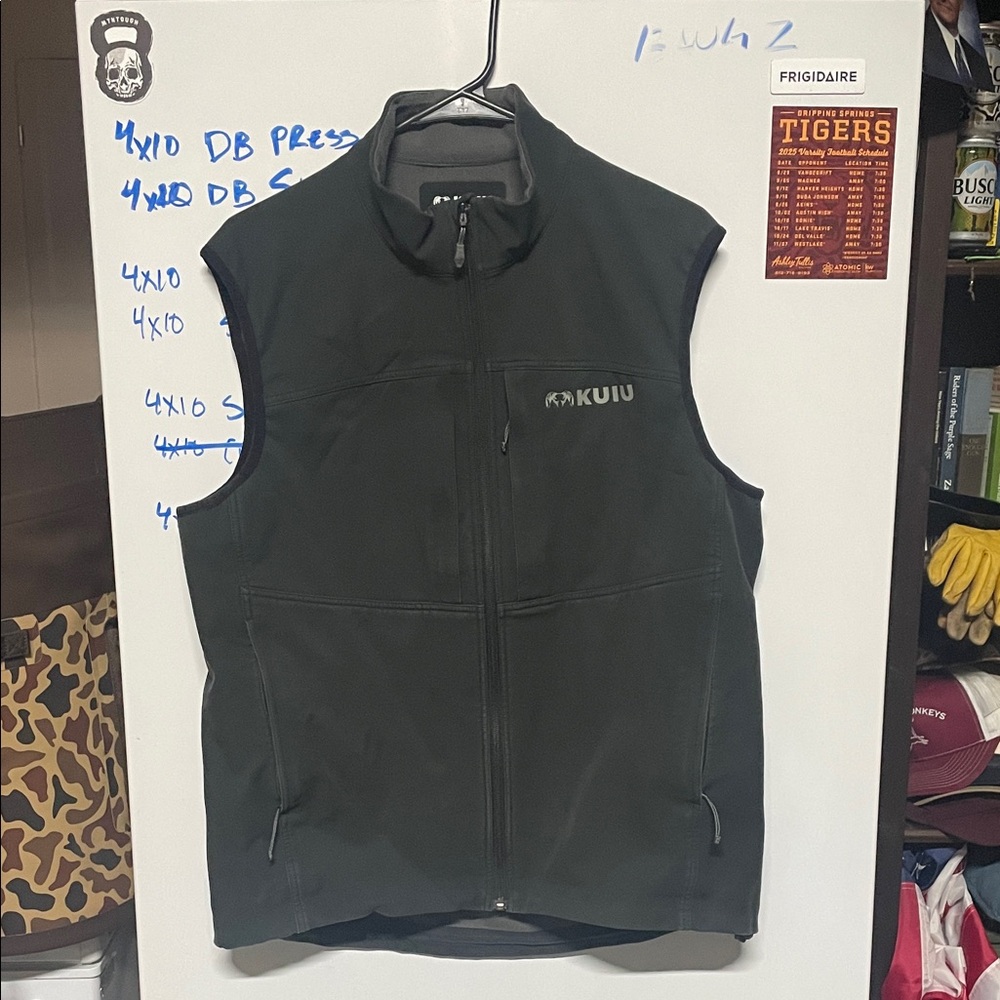 KUIU Men's Dark Gray Outdoor Vest